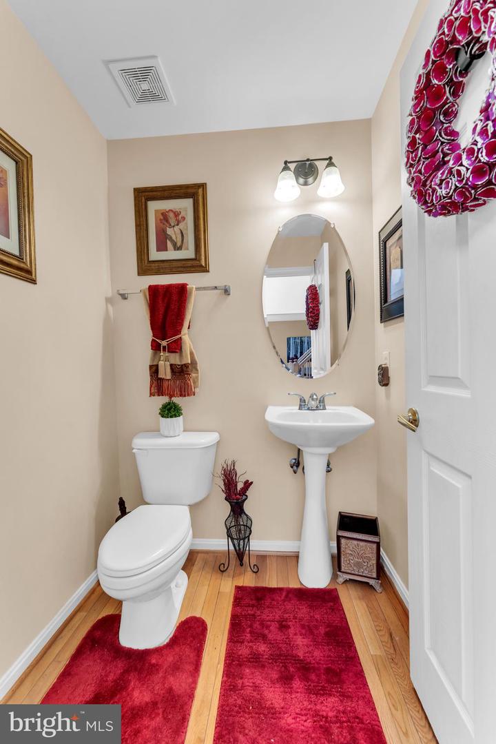 5660 Compton Ln Property Photo 5