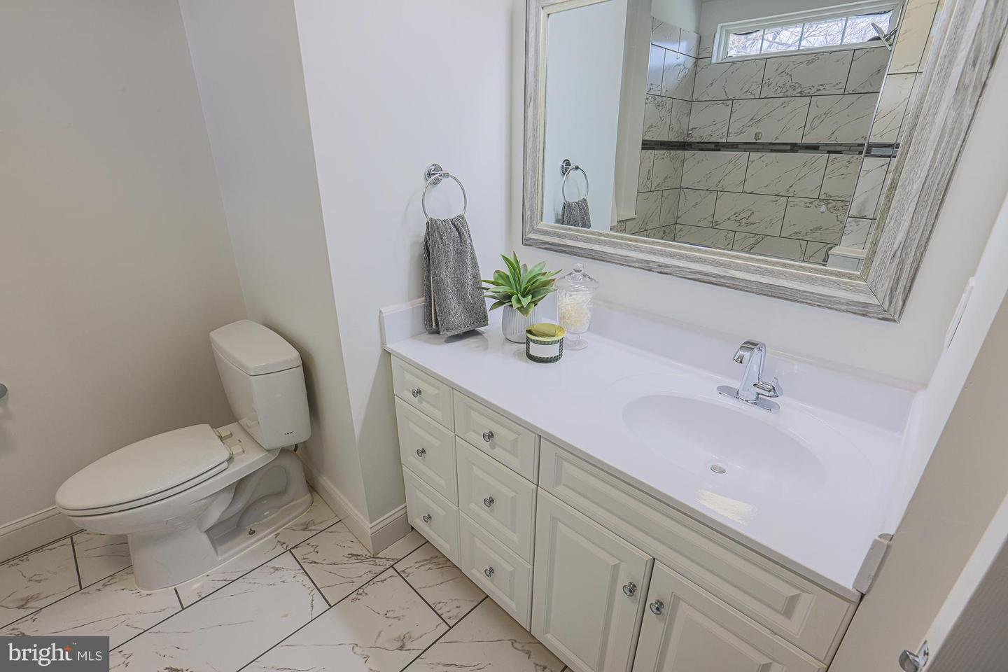 1374 Redfield Property Photo 32