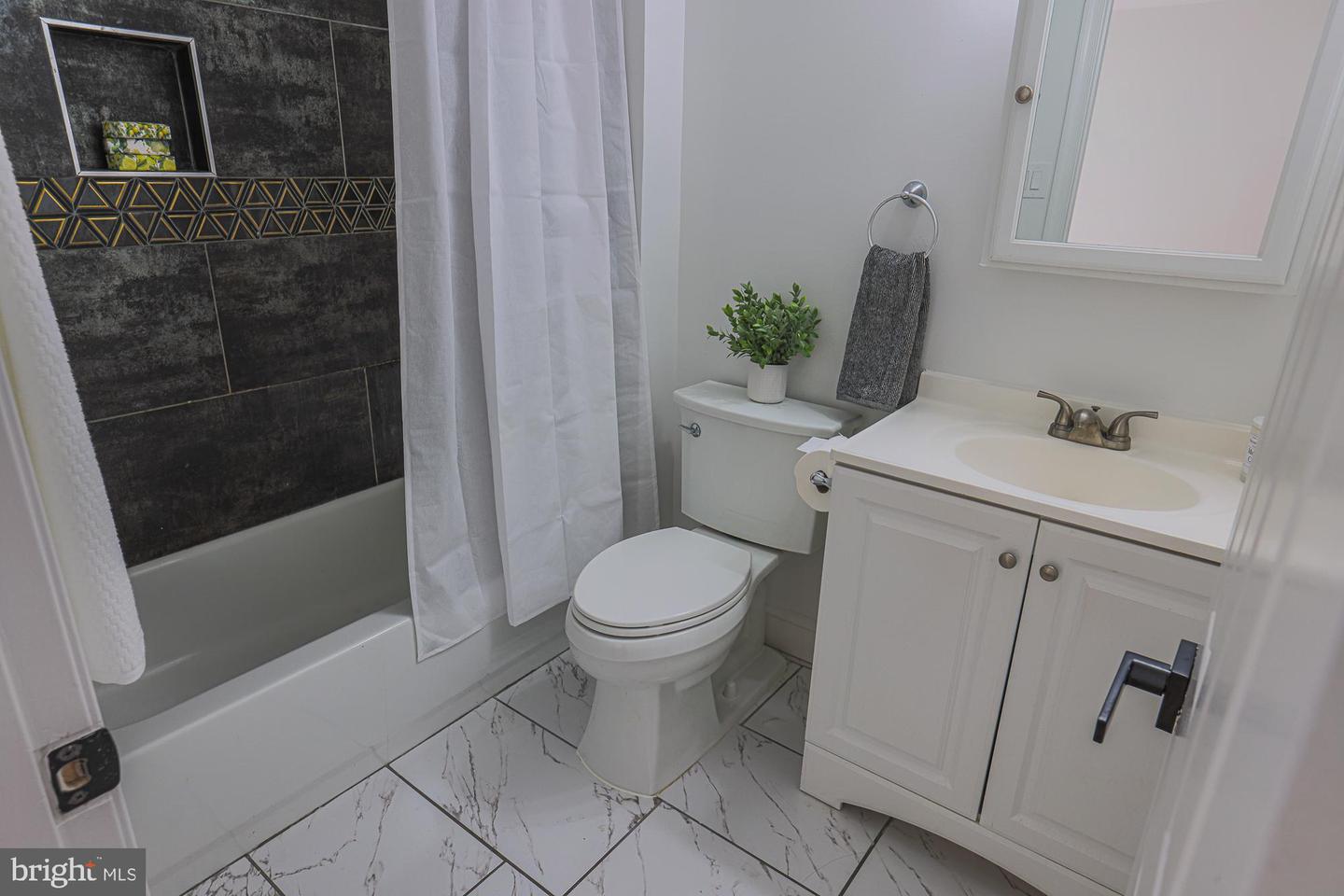 1374 Redfield Property Photo 36