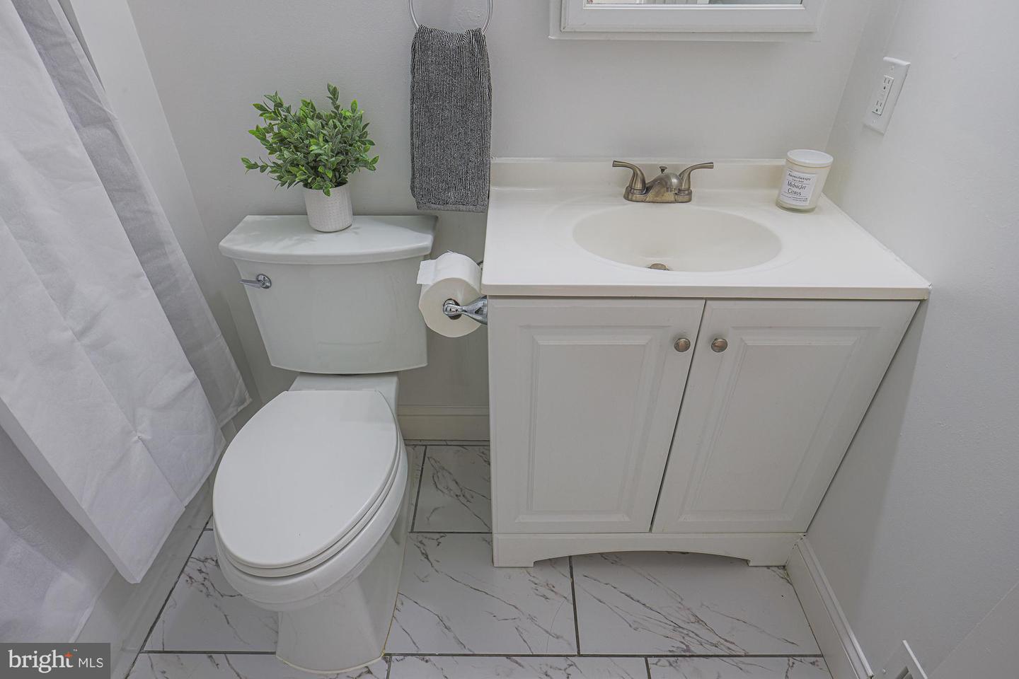 1374 Redfield Property Photo 38