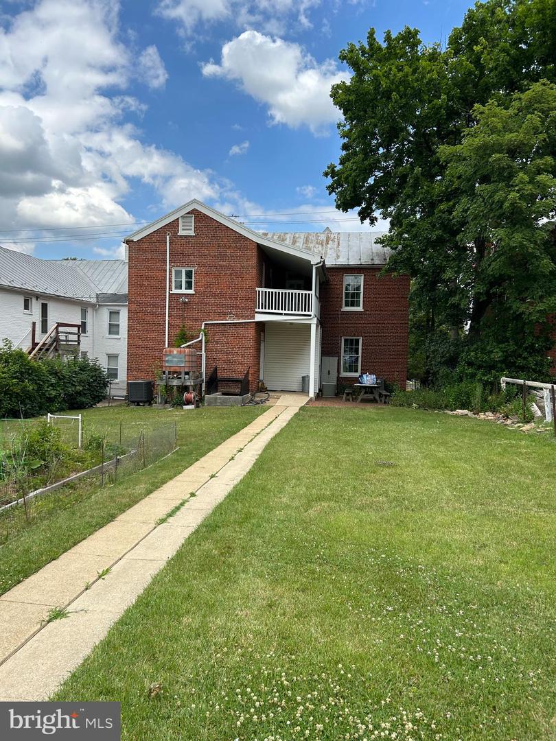 162 E Main Property Photo 6