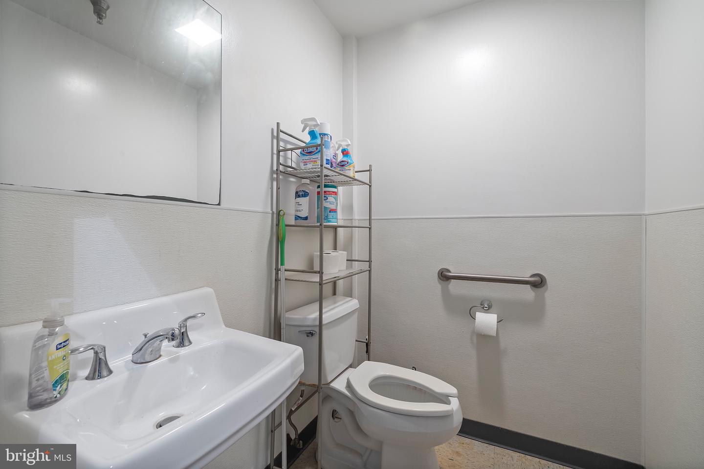 150 Airport Dr Property Photo 16