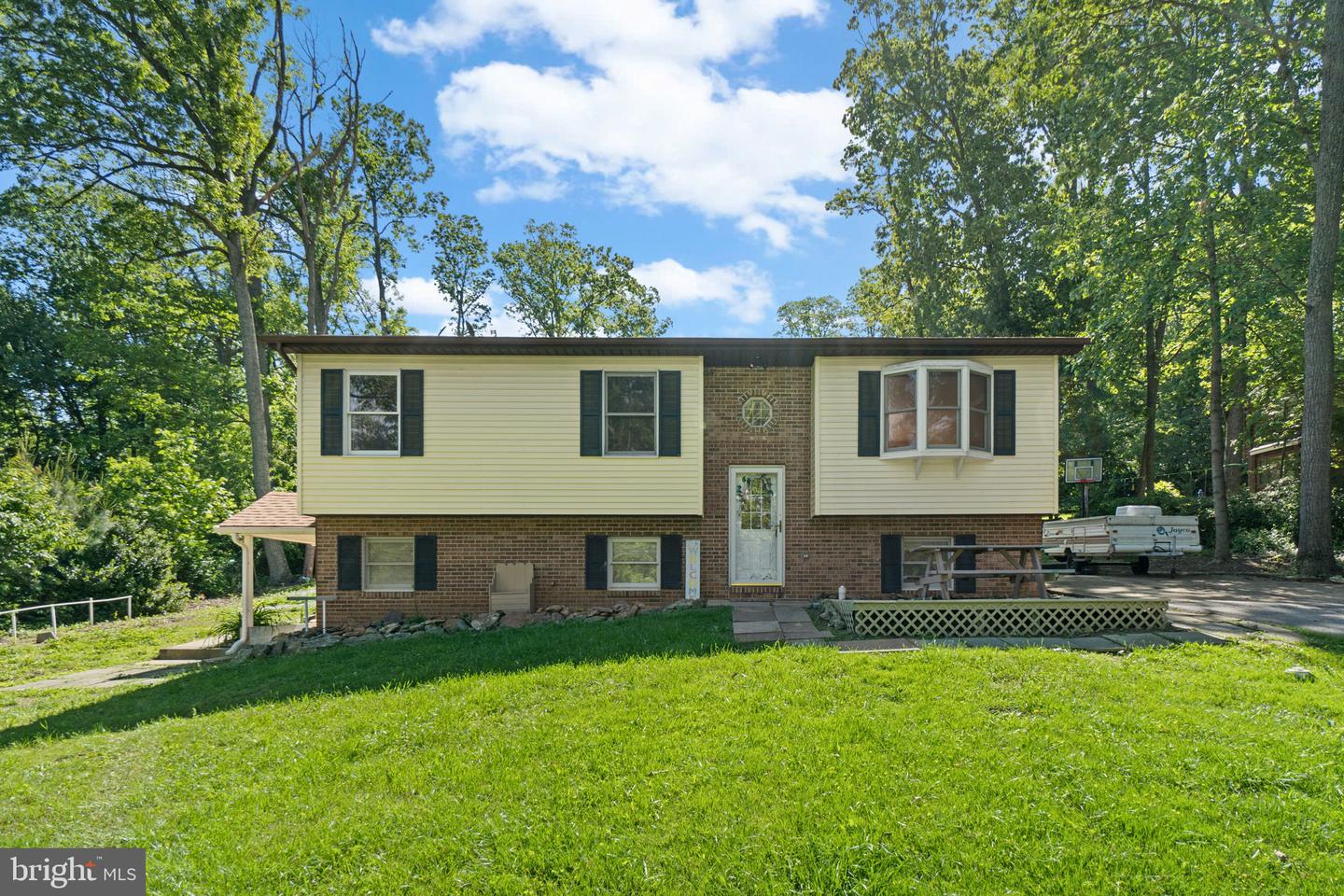 4003 Falls Rd Property Photo