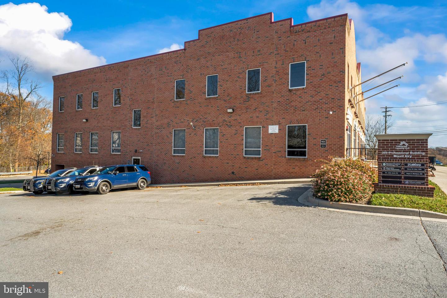 205 Center St Property Photo 17