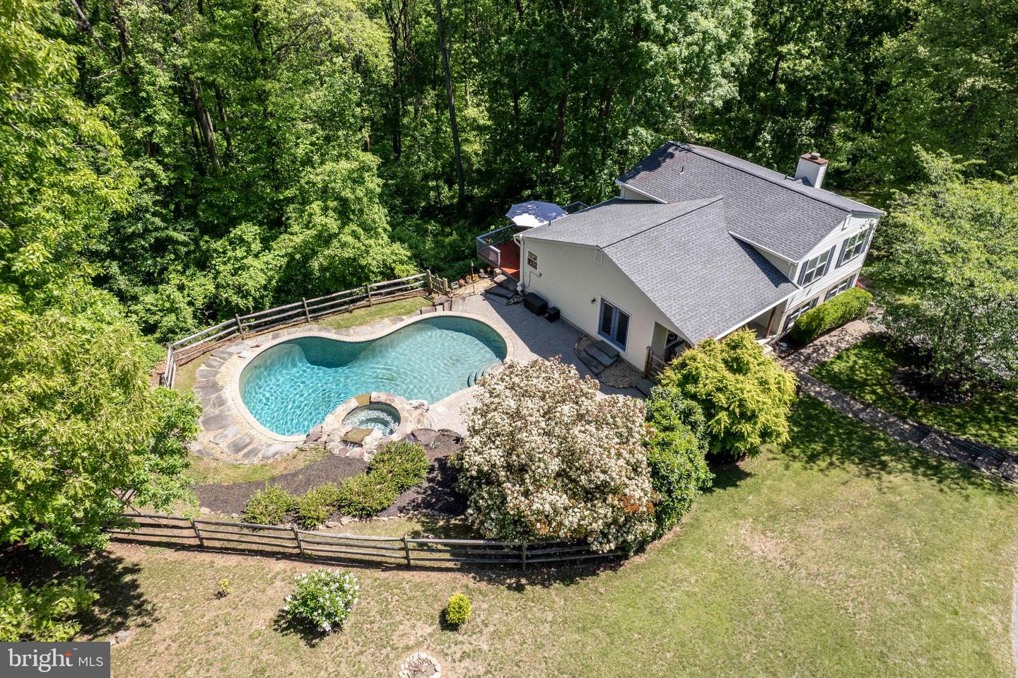 1300 Crestwood Dr Property Photo 1