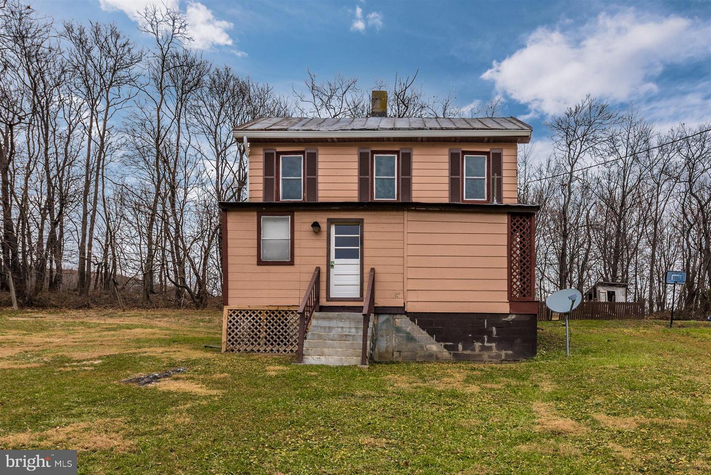 1402 Woodenbridge Ln Property Photo 2