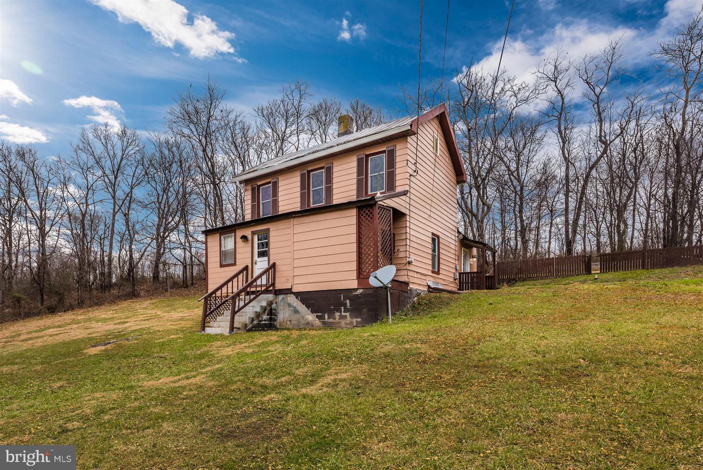 1402 Woodenbridge Ln Property Photo 4