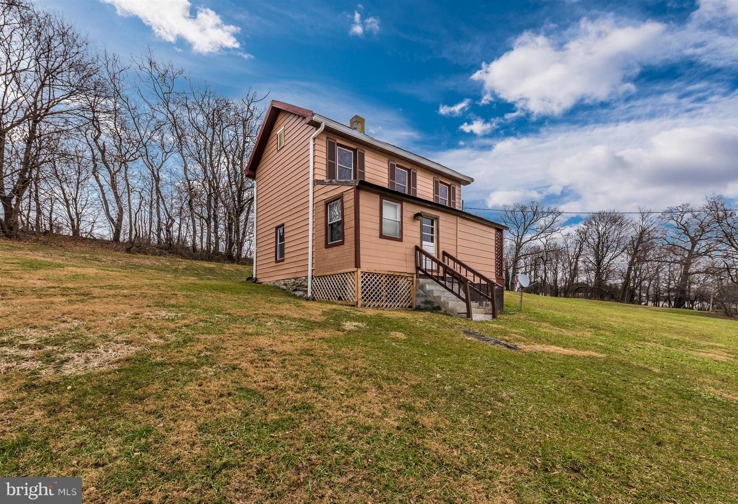 1402 Woodenbridge Ln Property Photo 5
