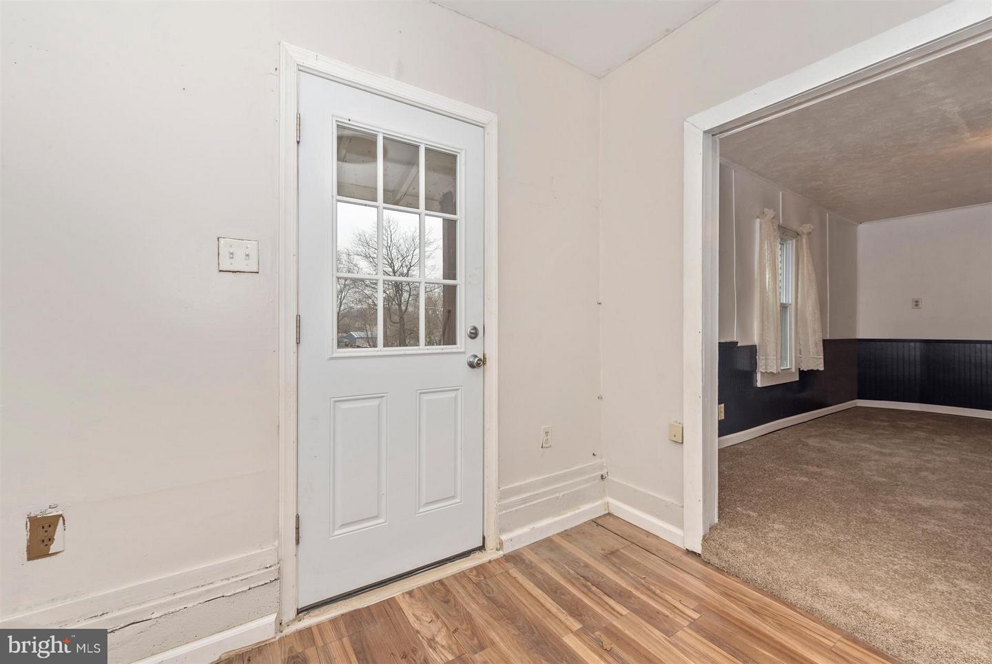 1402 Woodenbridge Ln Property Photo 6