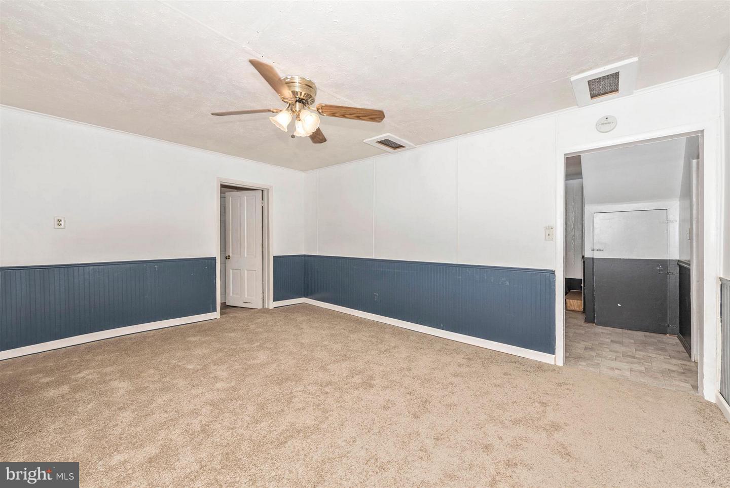 1402 Woodenbridge Ln Property Photo 9