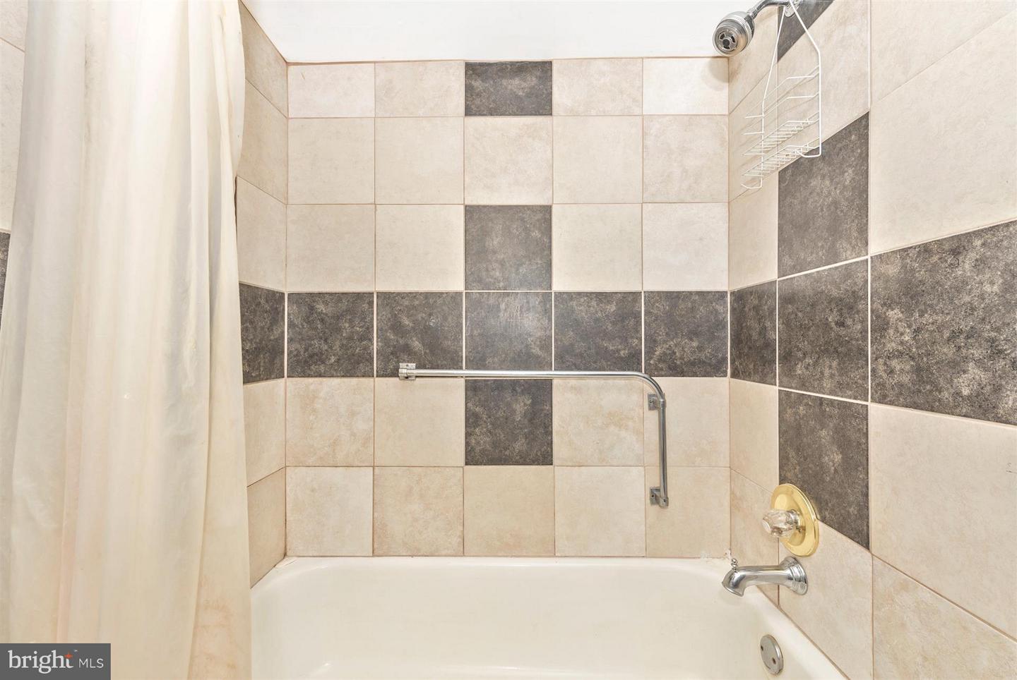 1402 Woodenbridge Ln Property Photo 15