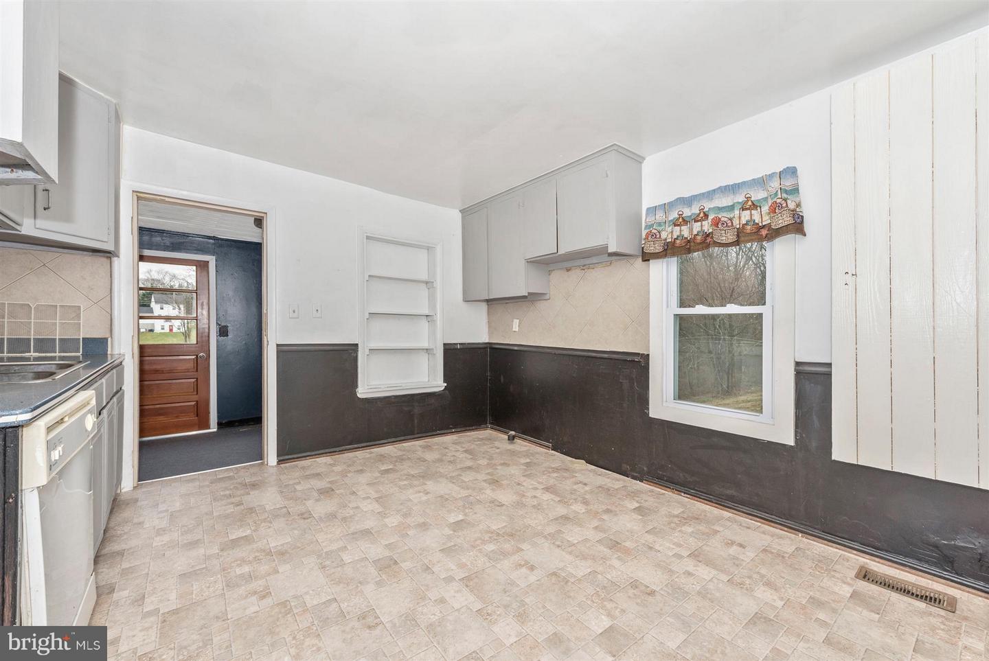 1402 Woodenbridge Ln Property Photo 16