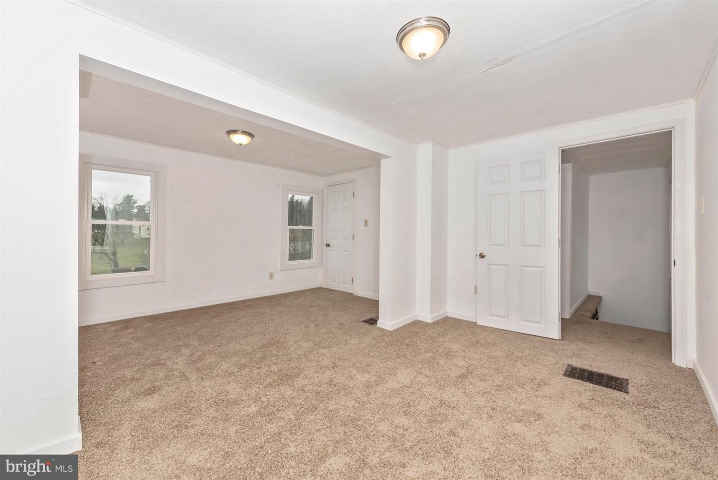 1402 Woodenbridge Ln Property Photo 33
