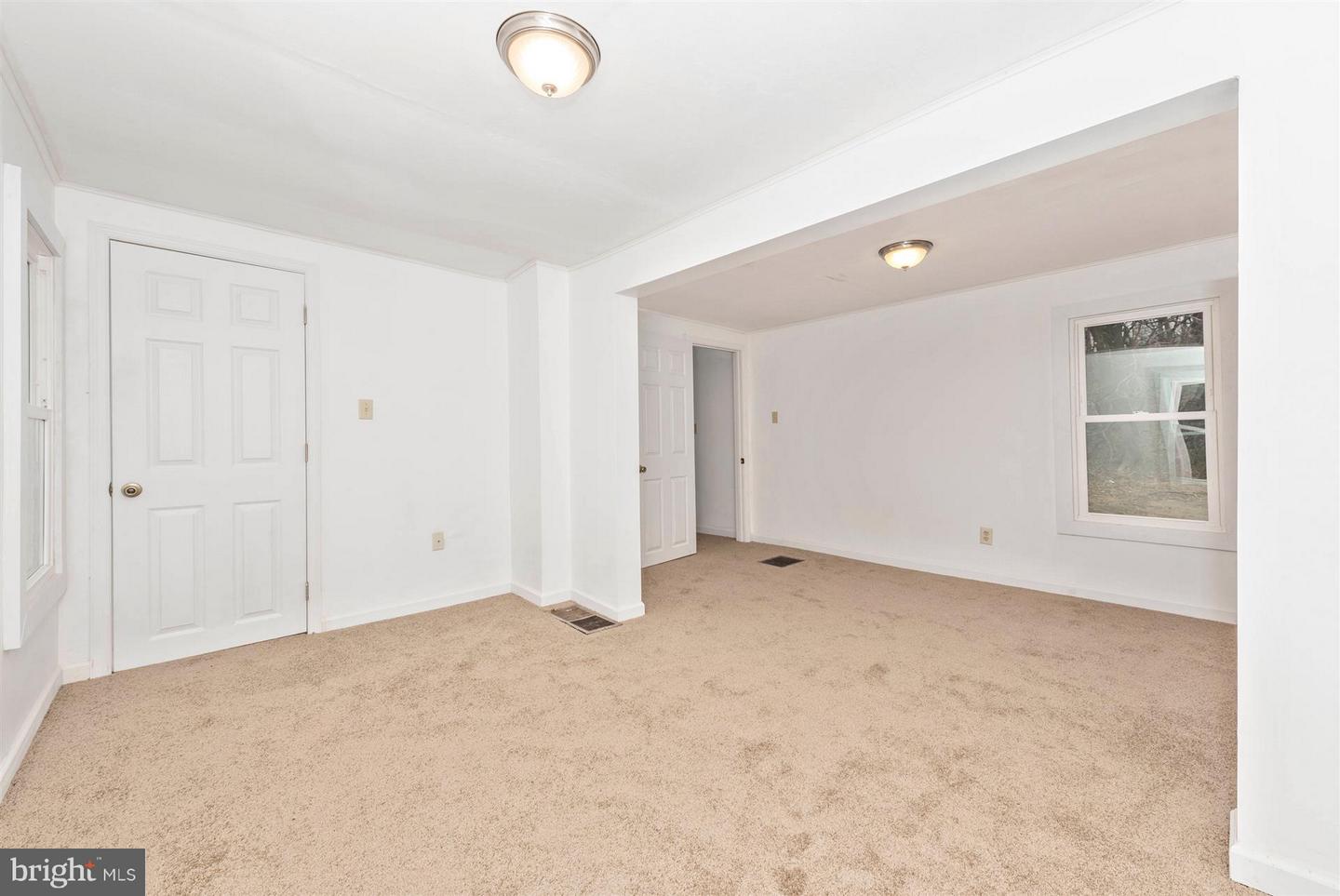 1402 Woodenbridge Ln Property Photo 34
