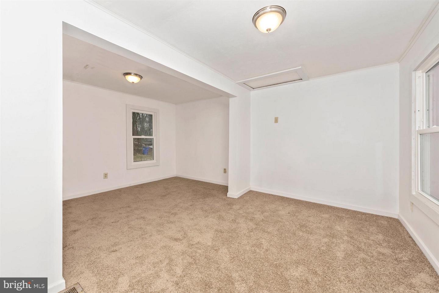 1402 Woodenbridge Ln Property Photo 35