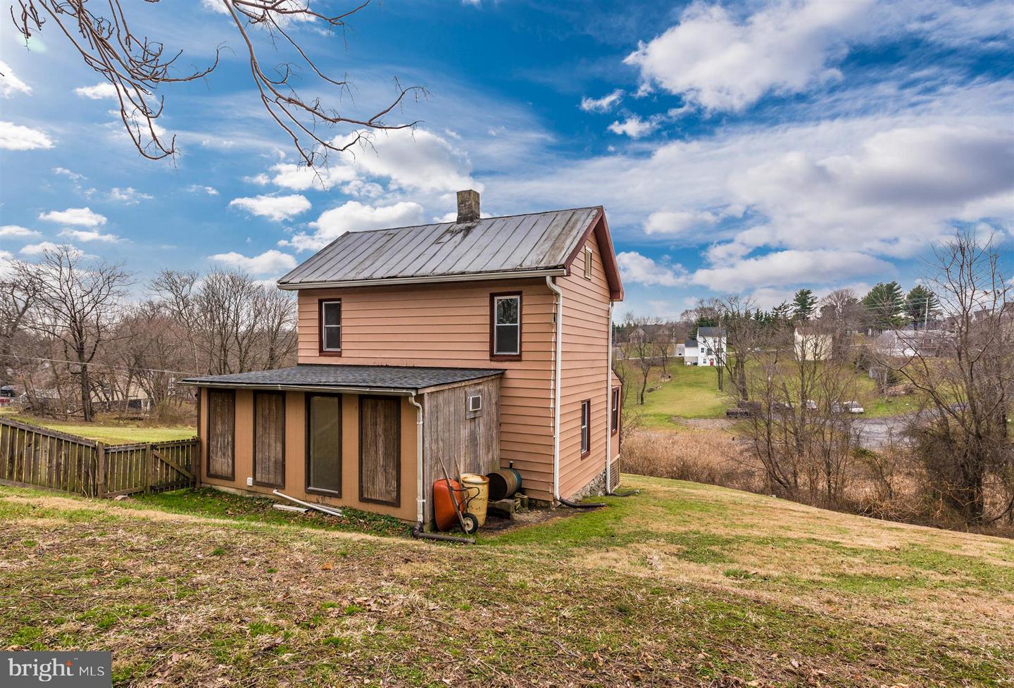 1402 Woodenbridge Ln Property Photo 36