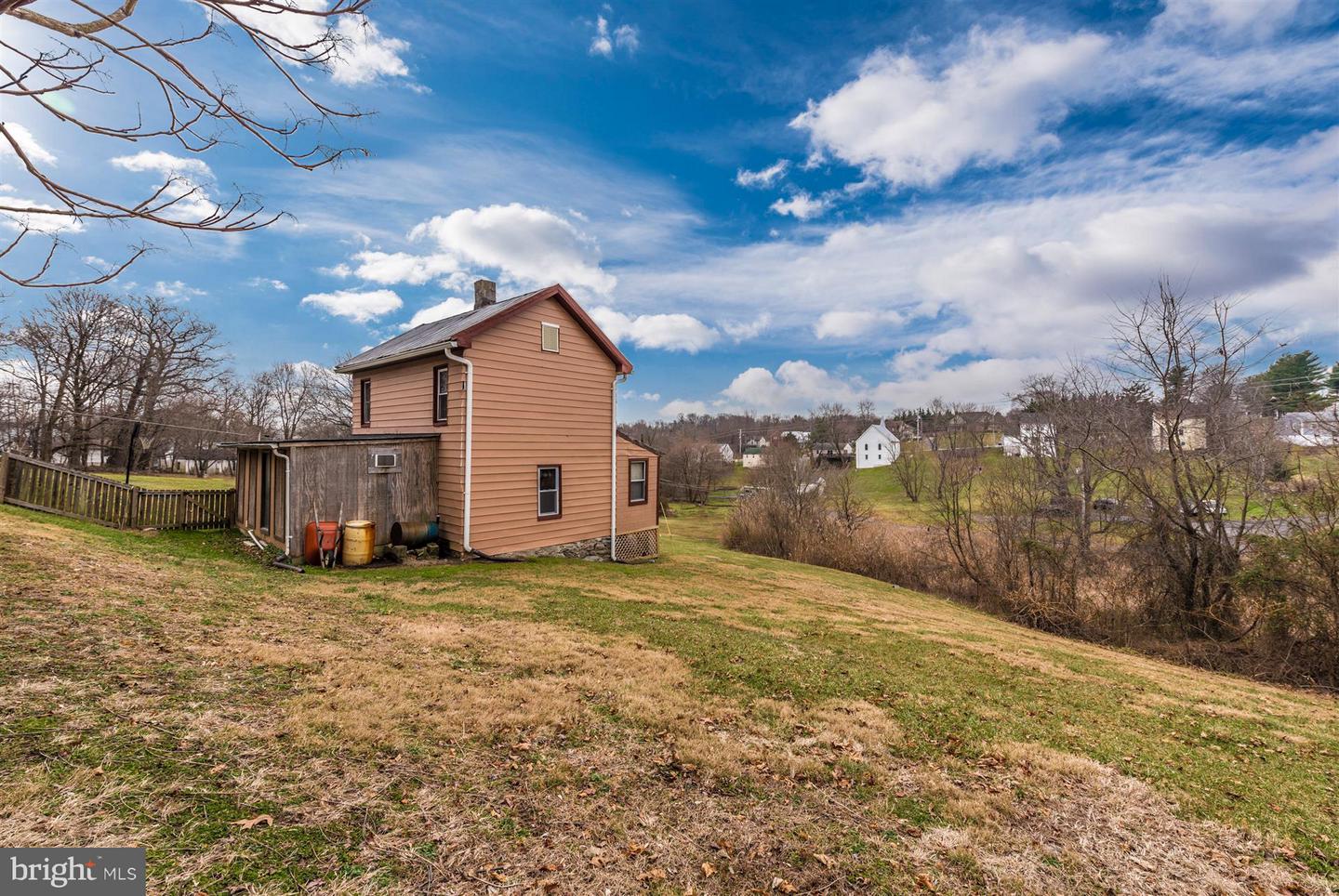 1402 Woodenbridge Ln Property Photo 38