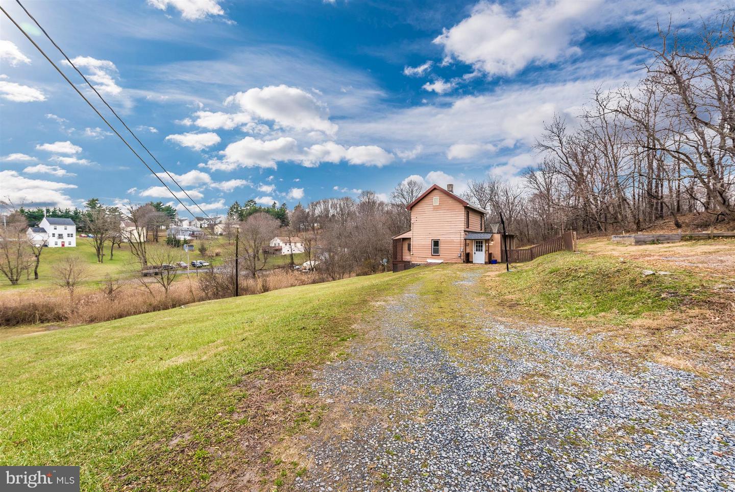 1402 Woodenbridge Ln Property Photo 42