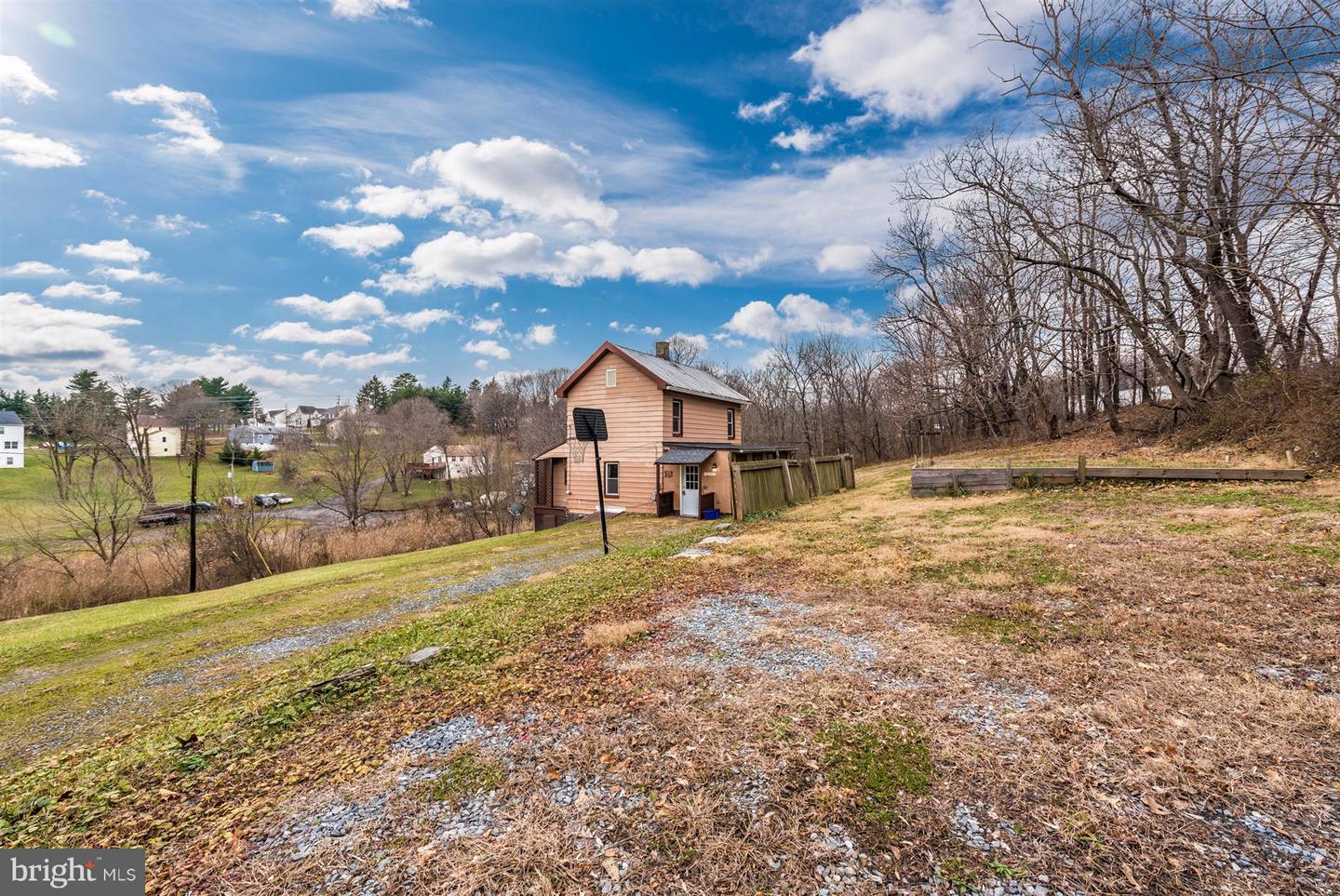 1402 Woodenbridge Ln Property Photo 43
