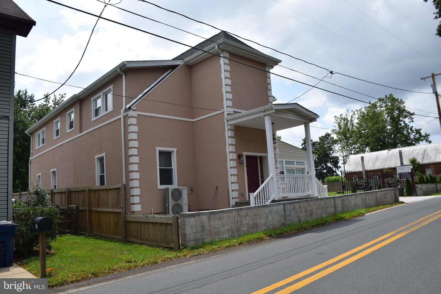 5021 Harney Rd Property Photo 2