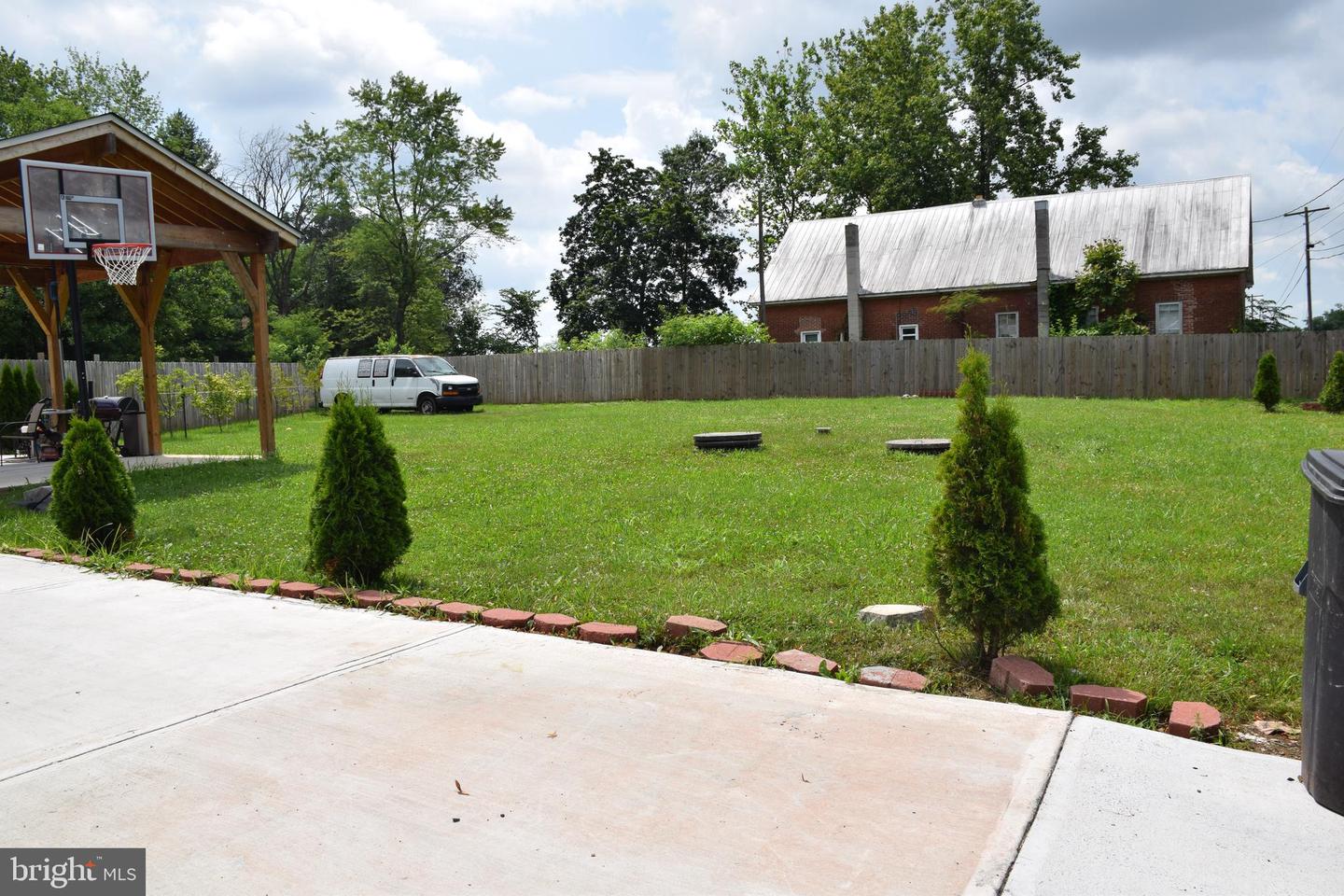 5021 Harney Rd Property Photo 7