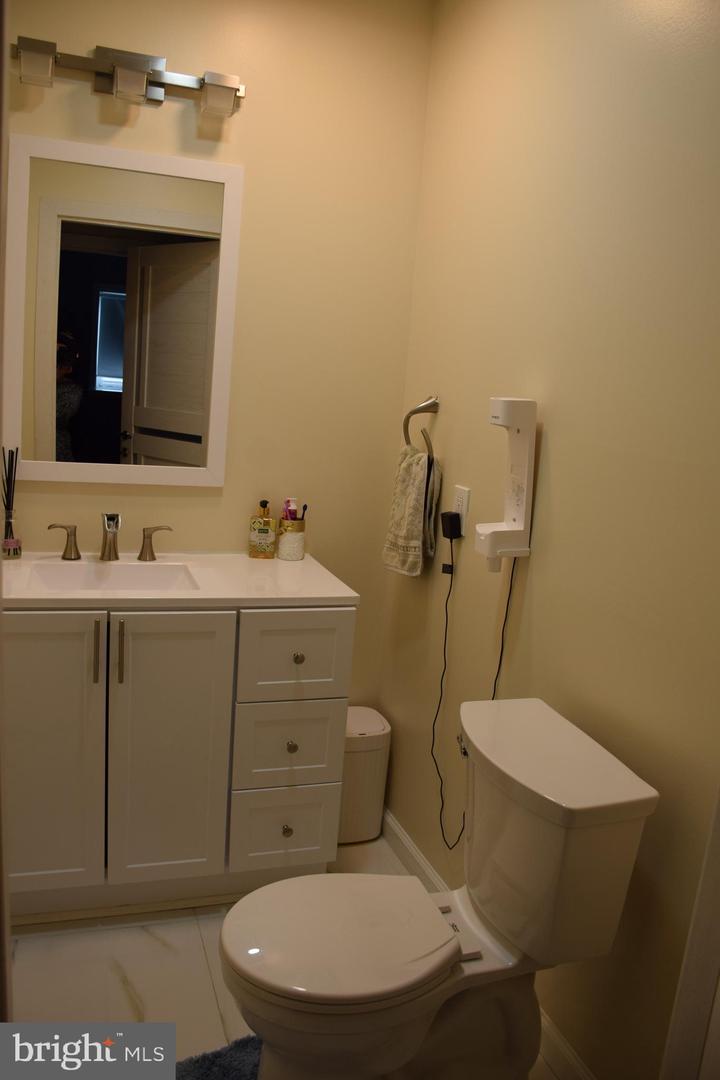 5021 Harney Rd Property Photo 13