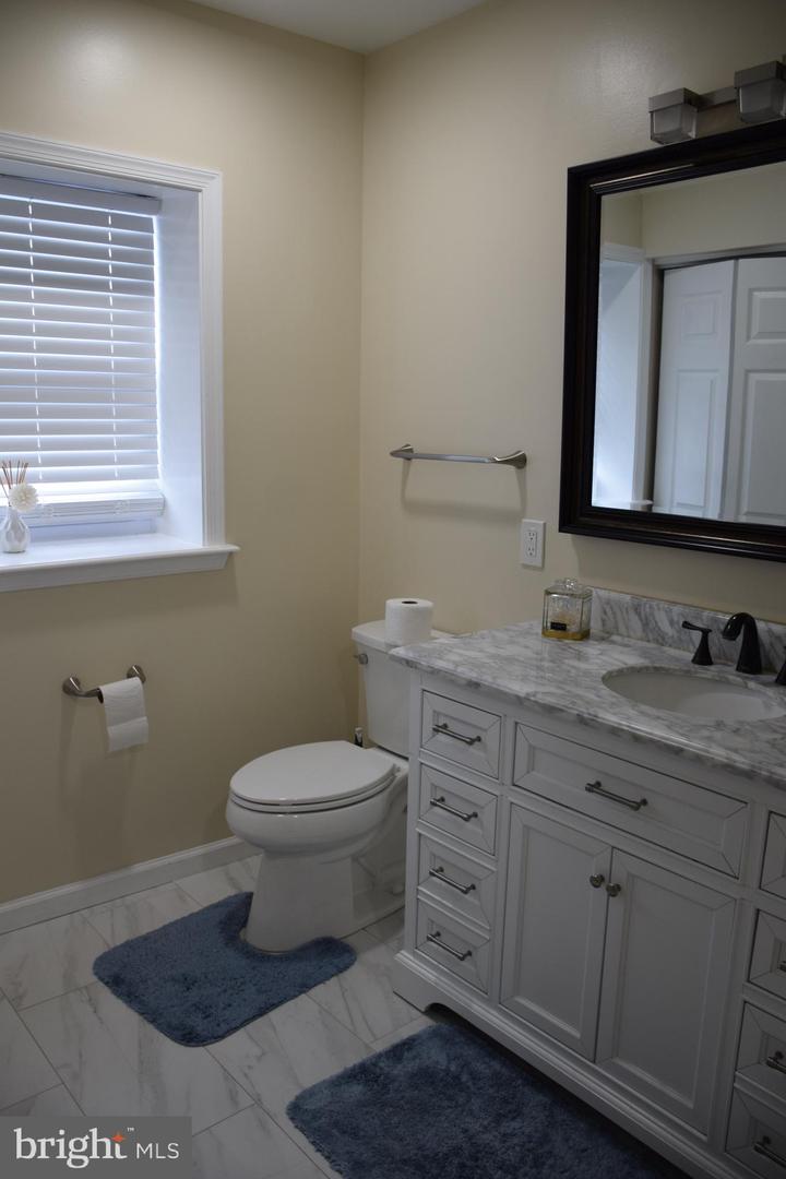 5021 Harney Rd Property Photo 15