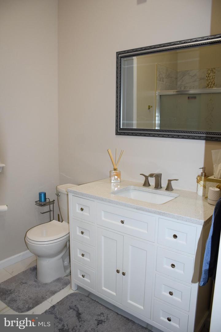 5021 Harney Rd Property Photo 32