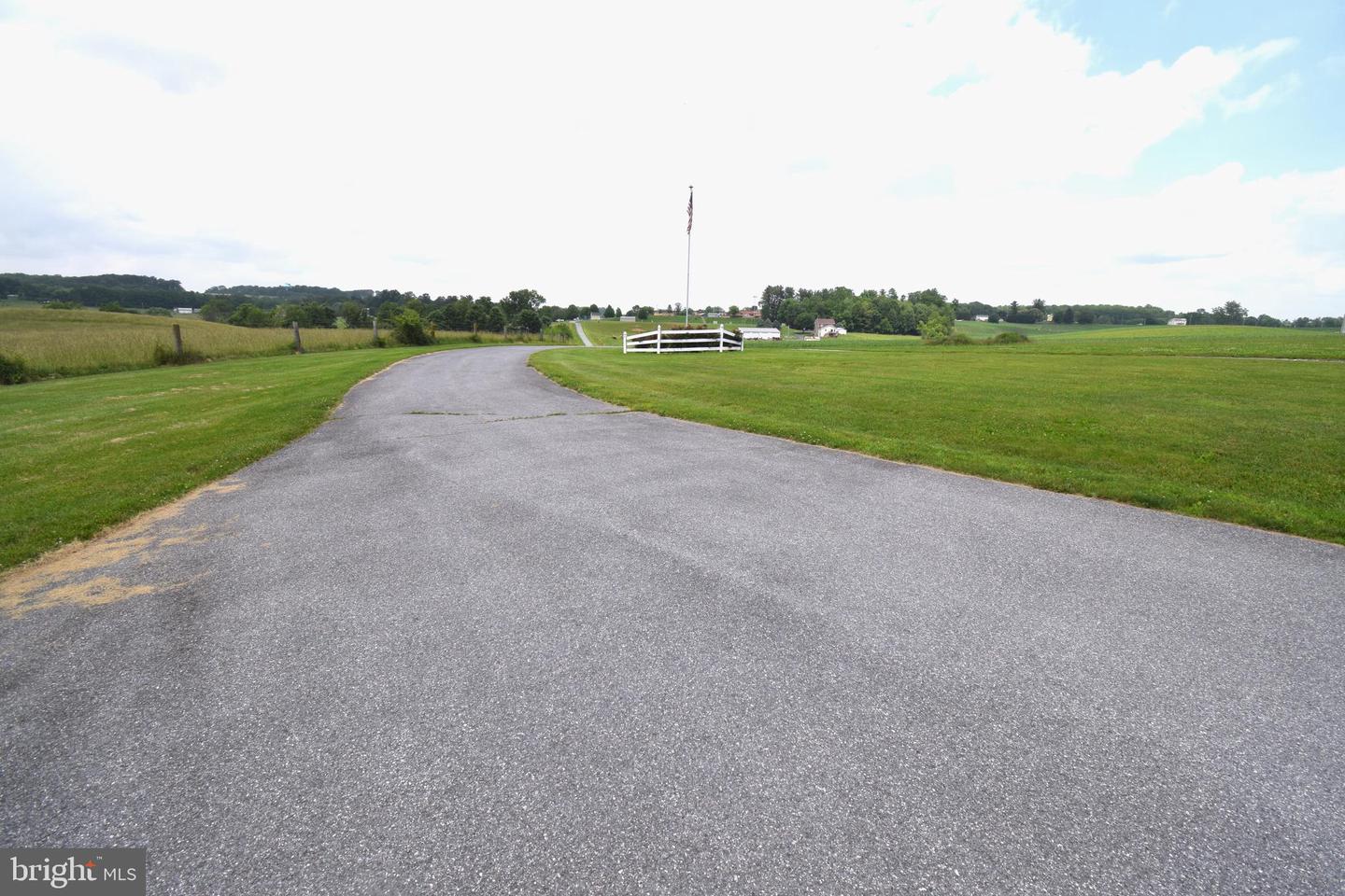 3875 Bark Hill Rd Property Photo 2