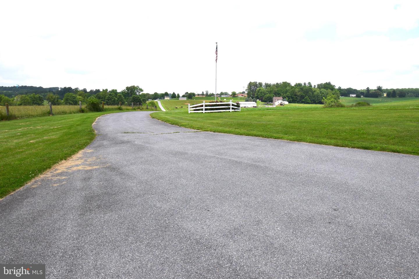 3875 Bark Hill Rd Property Photo 3