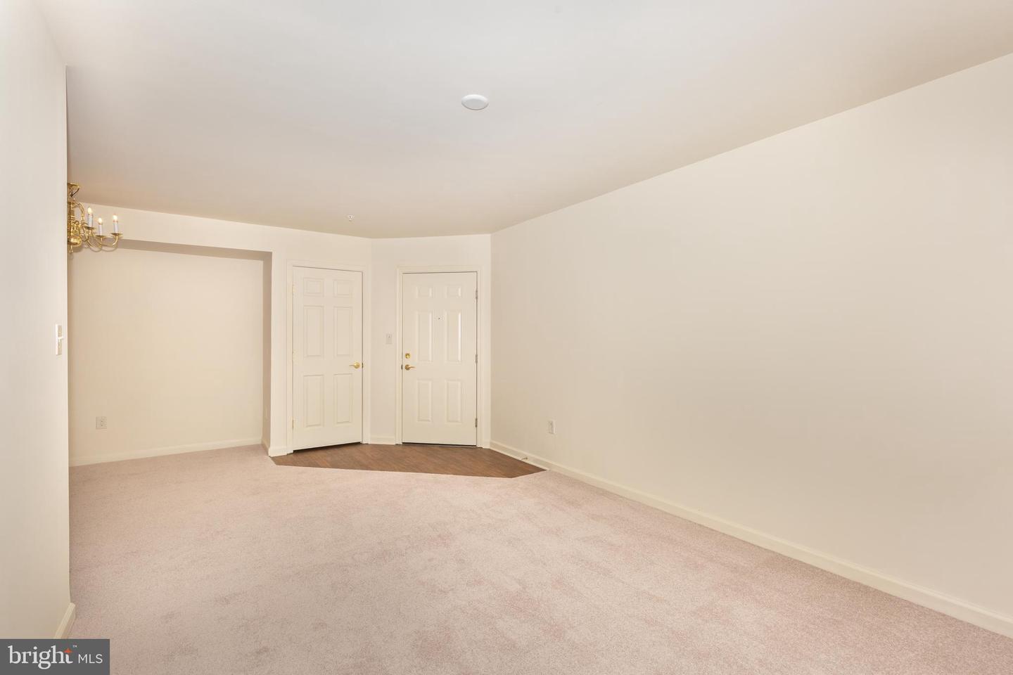 820 Wembley Drive #2a Property Photo 9