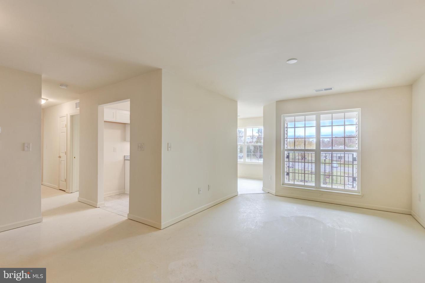 820 Wembley Drive #2d Property Photo 4