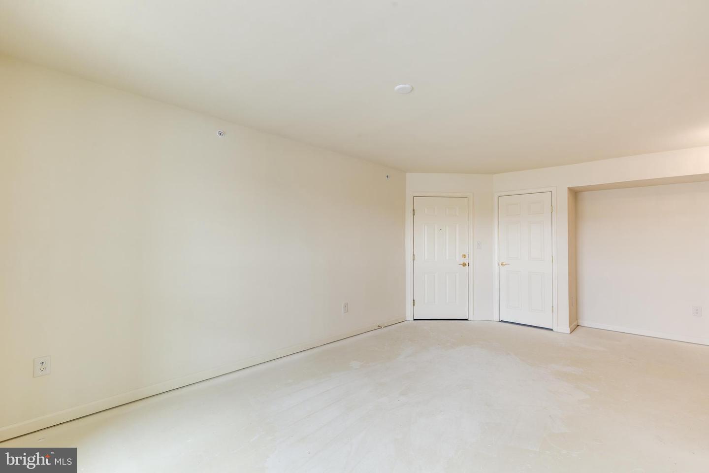 820 Wembley Drive #2d Property Photo 6