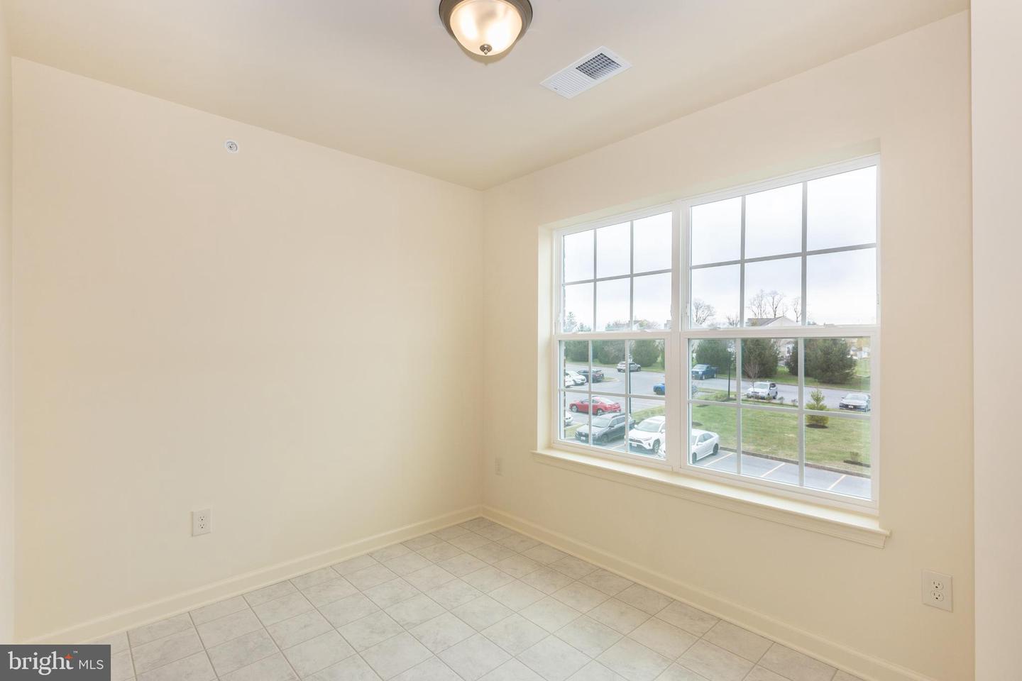 820 Wembley Drive #2d Property Photo 9