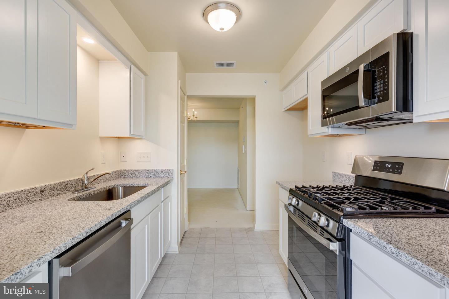 820 Wembley Drive #2d Property Photo 11