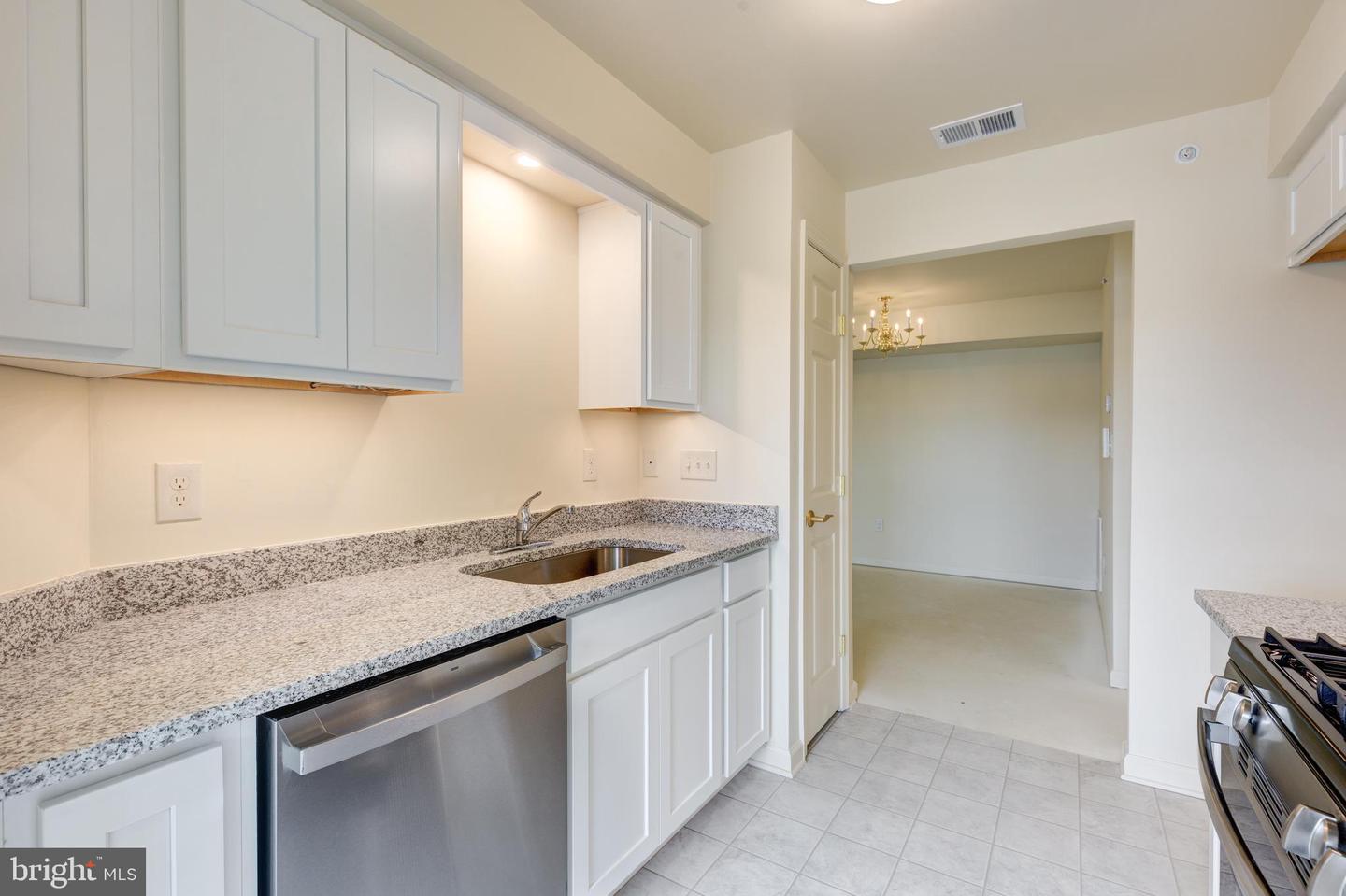 820 Wembley Drive #2d Property Photo 12