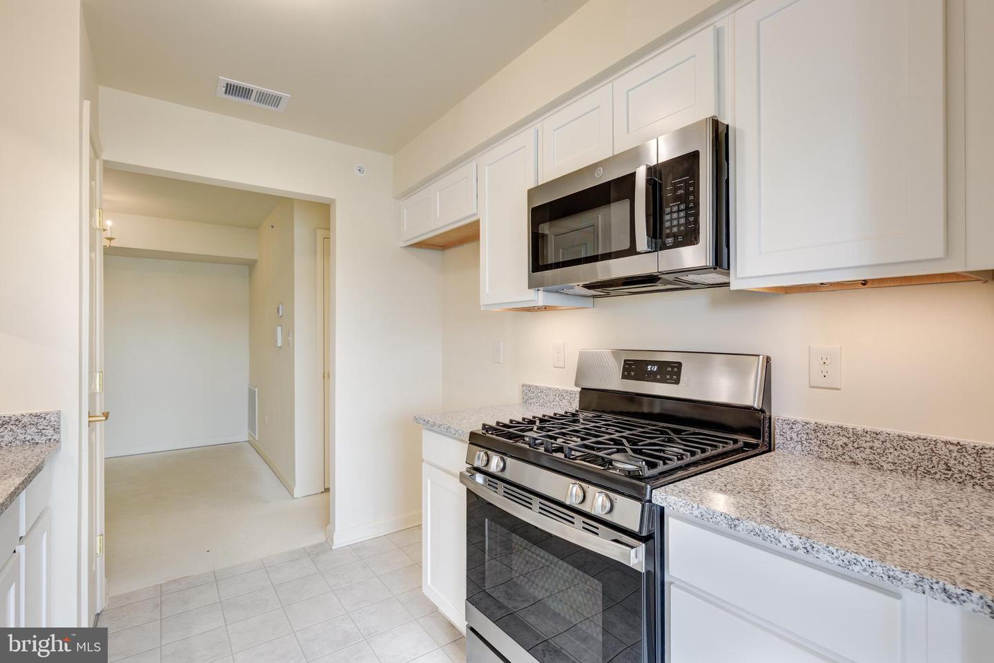 820 Wembley Drive #2d Property Photo 13
