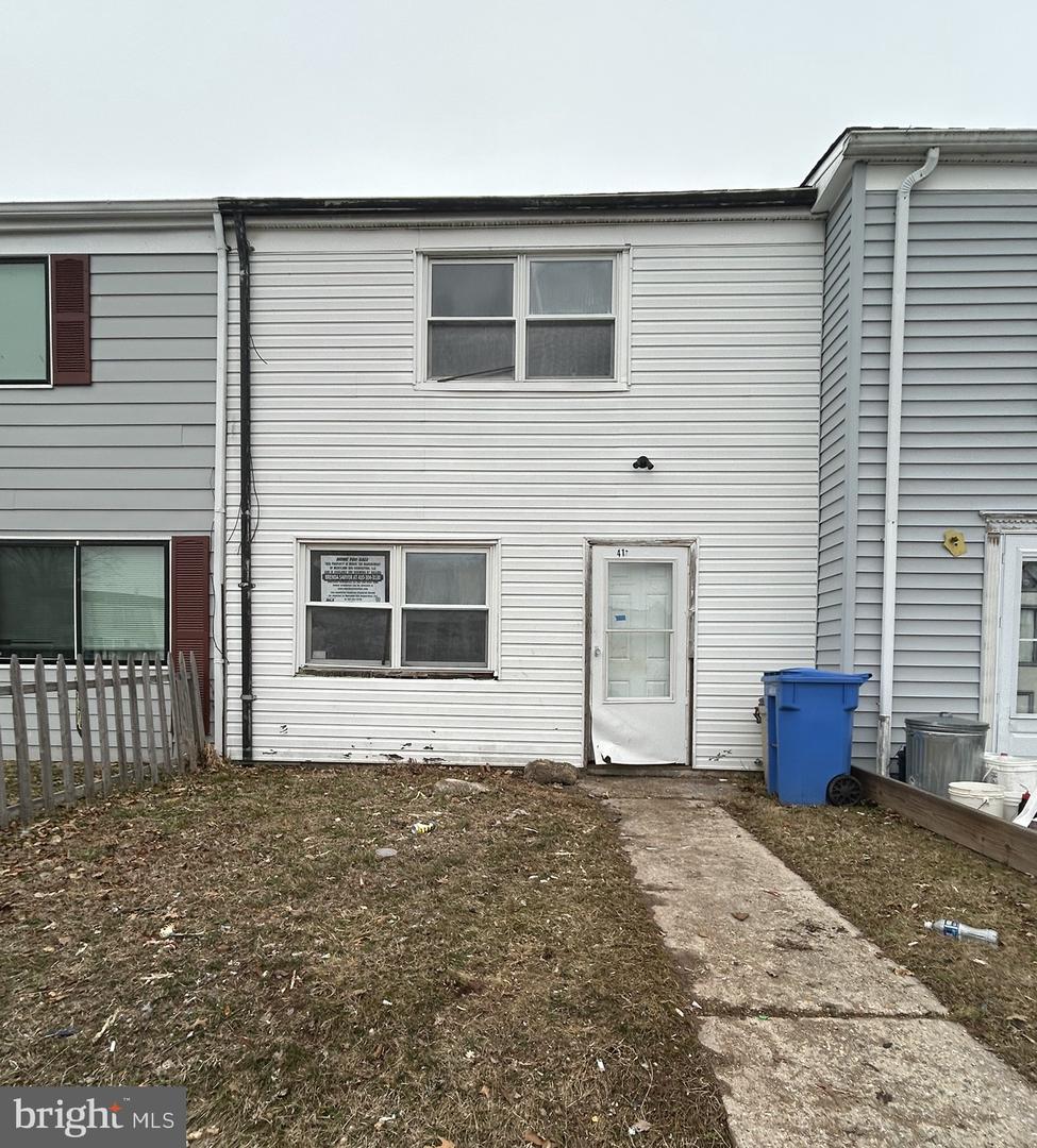411 Clover Ct Property Photo 2