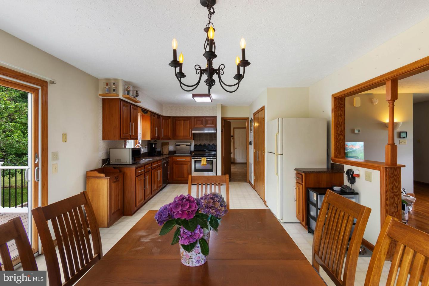 2380 Moreau Dr Property Photo 8