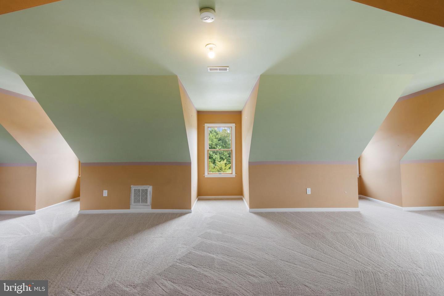 2380 Moreau Dr Property Photo 31