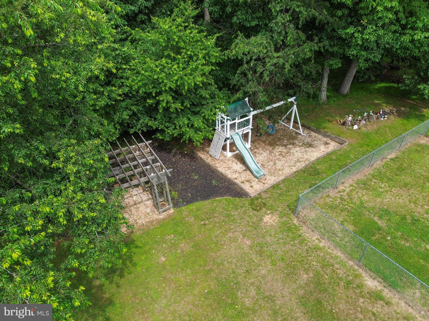 2380 Moreau Dr Property Photo 40