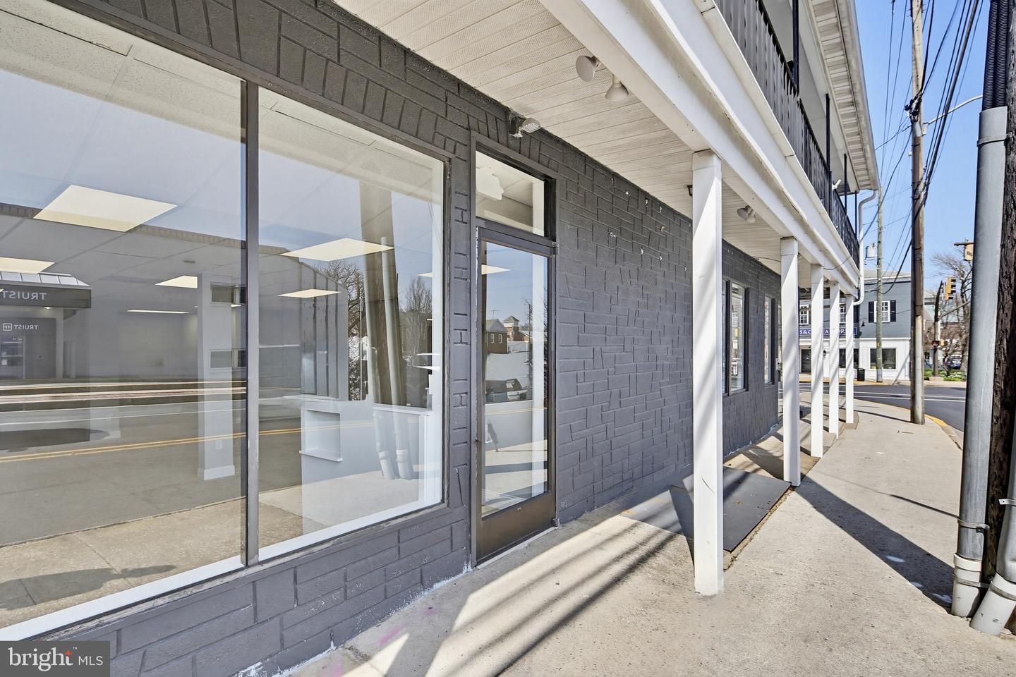 2 Bond St Property Photo 1