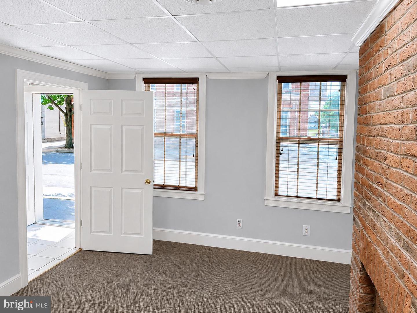 229 E Main St E #a Property Photo 4