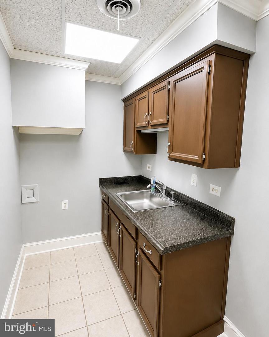229 E Main St E #a Property Photo 14