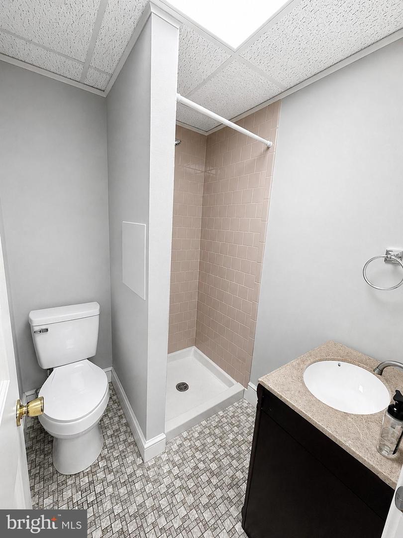 229 E Main St E #a Property Photo 22