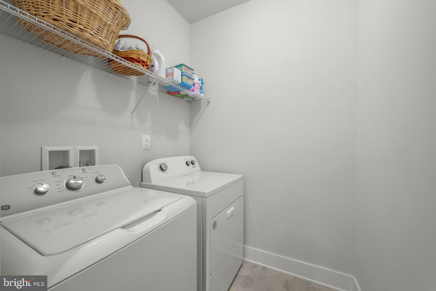 2812 Town View Cir Property Photo 26