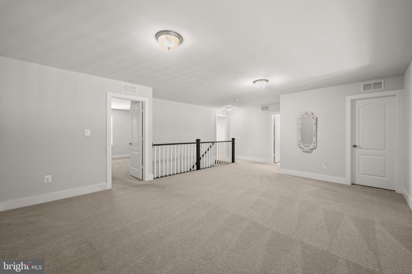 2812 Town View Cir Property Photo 29