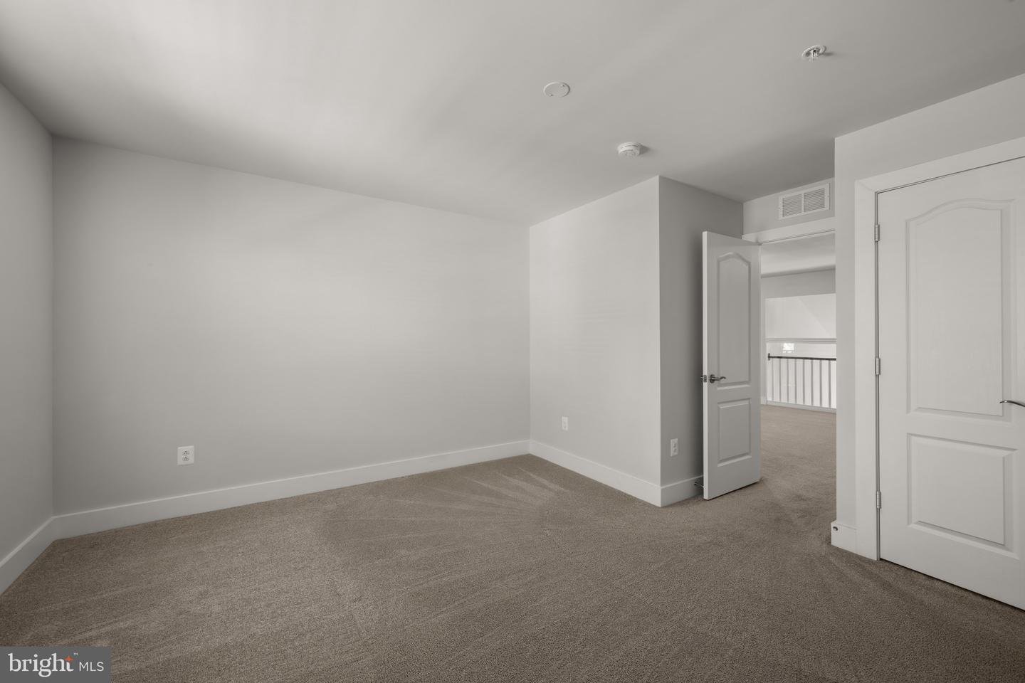 2812 Town View Cir Property Photo 31