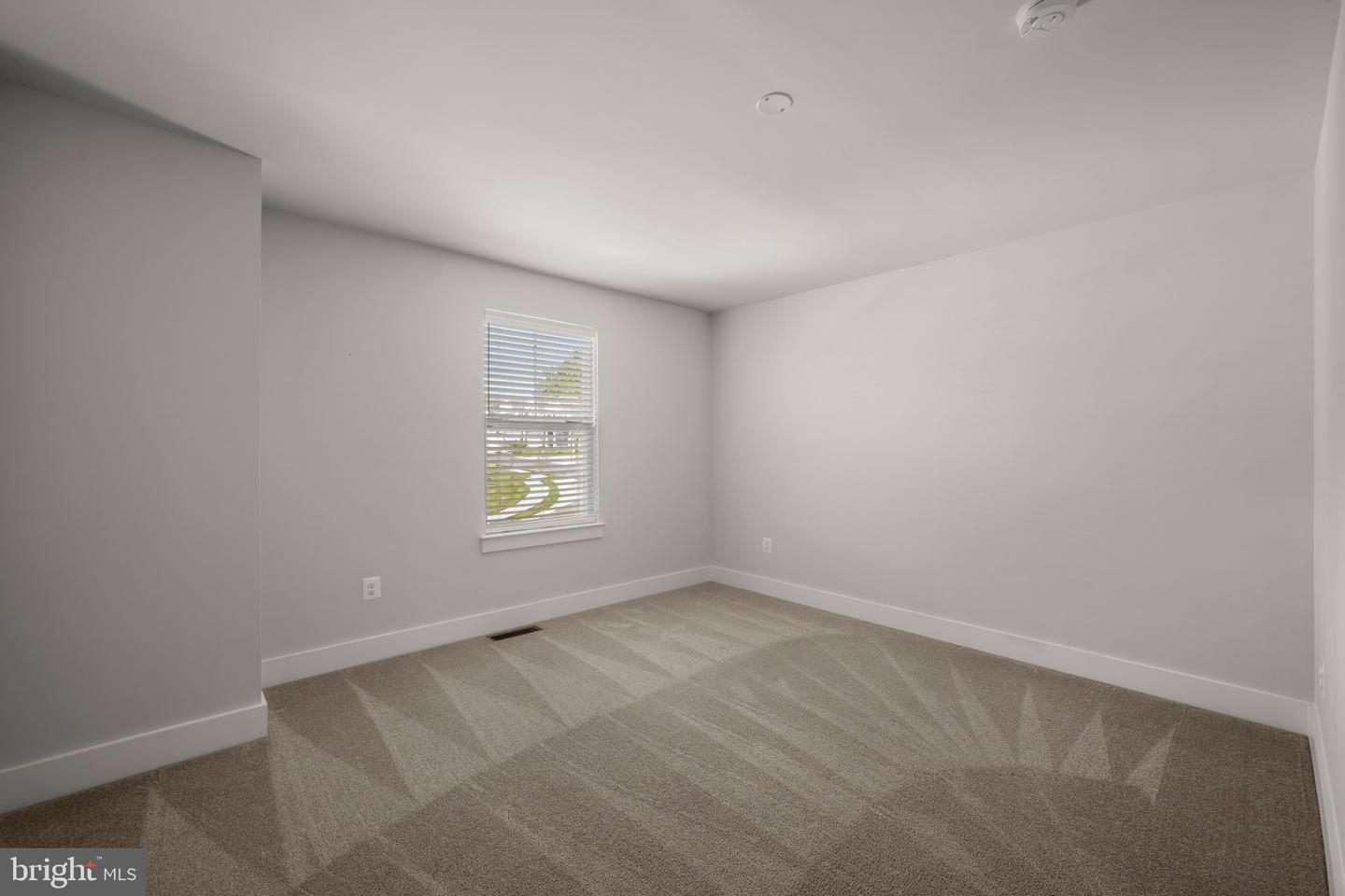 2812 Town View Cir Property Photo 32