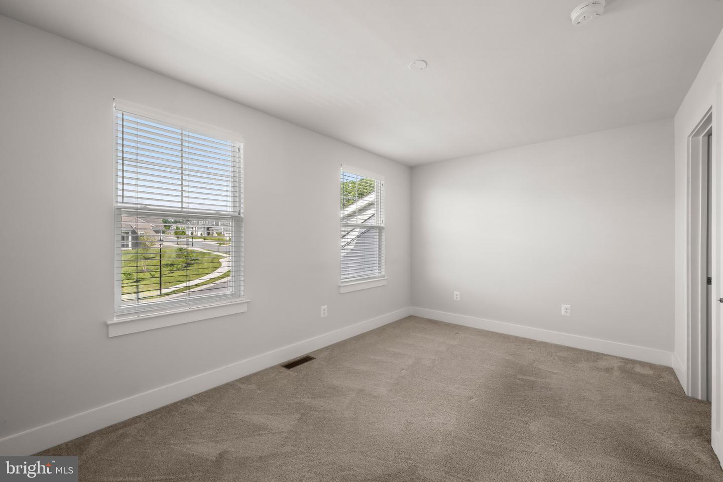 2812 Town View Cir Property Photo 35